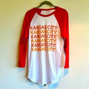 NEW! Charlie Hustle Kansas City Chiefs retro raglan baseball style tee ❤️💛